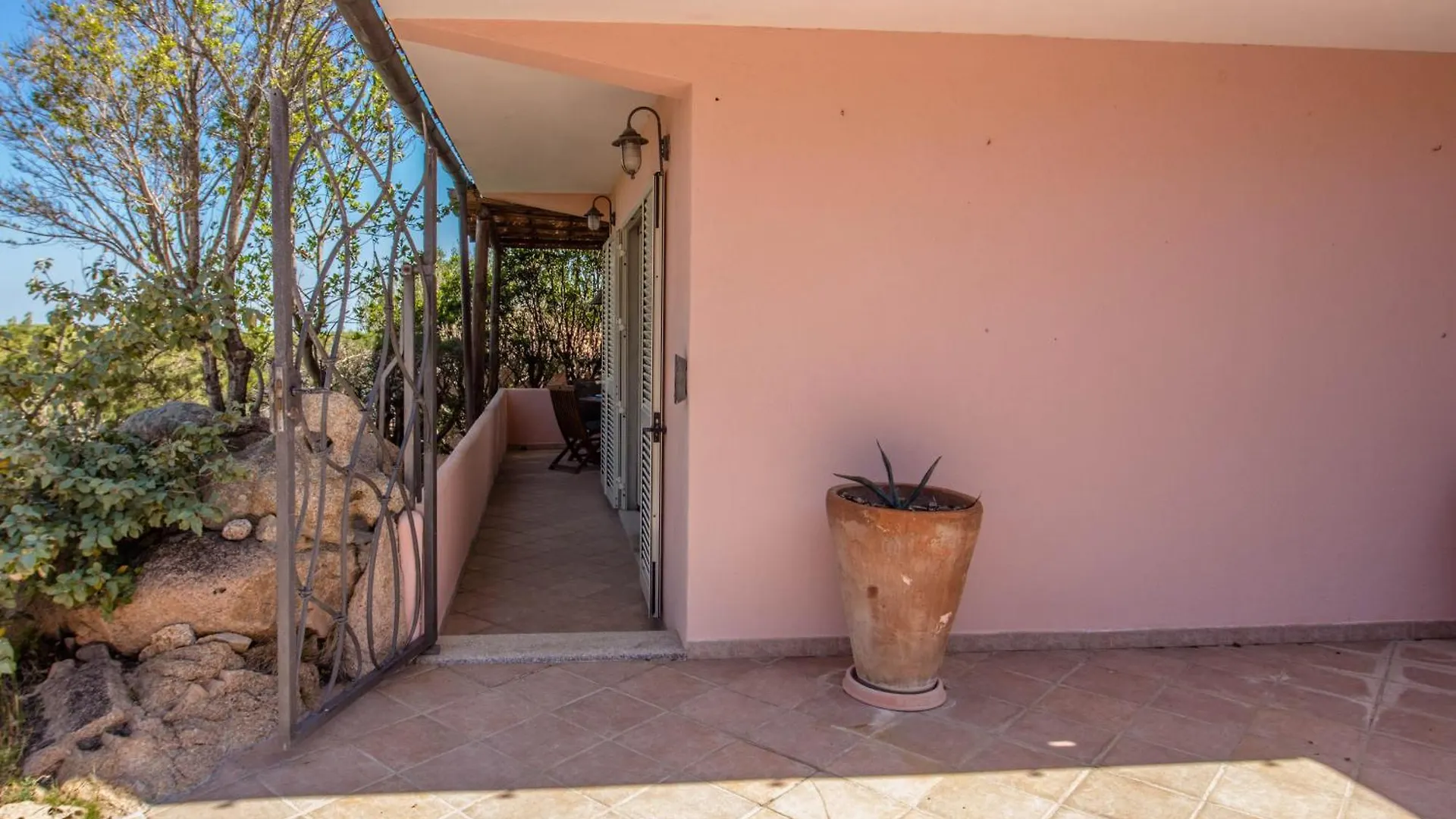 Rustic Apartment Near La Conia Beach With Parking! カンニジョネ