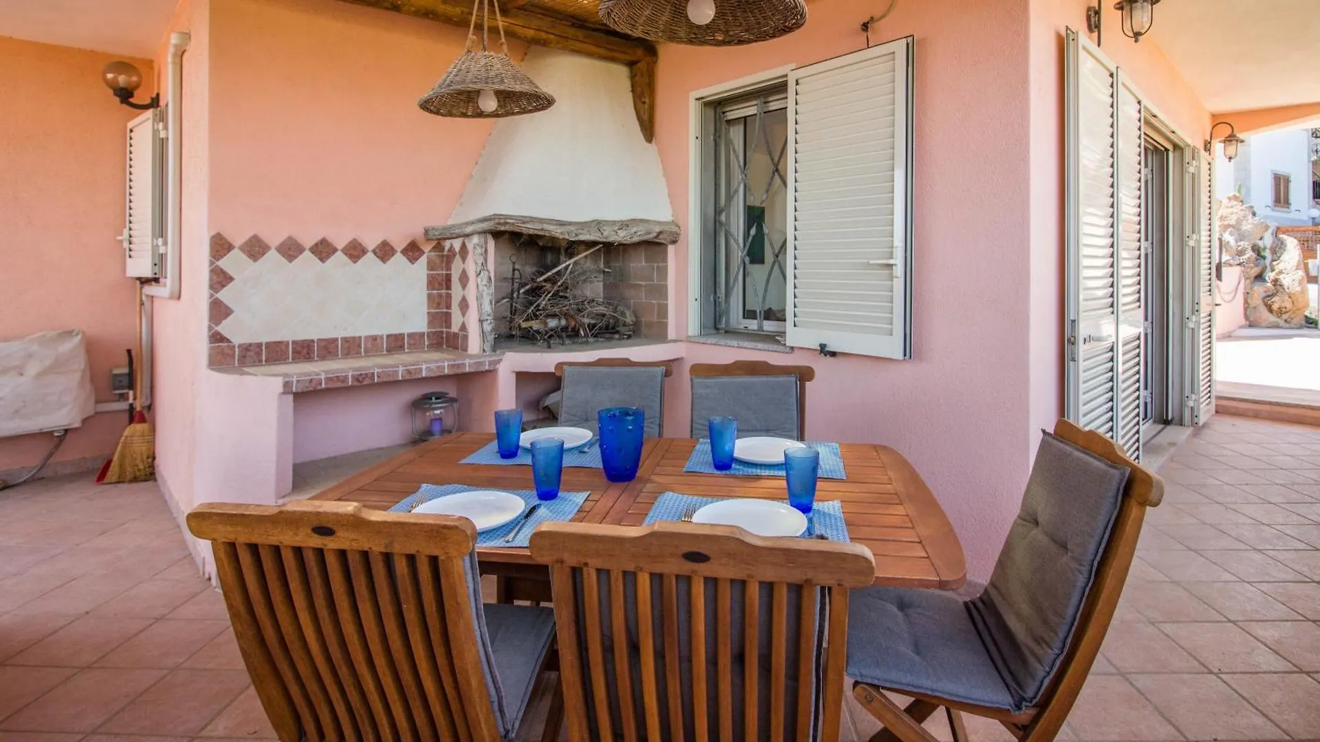 Rustic Apartment Near La Conia Beach With Parking! 카니지오네 0*,  이탈리아